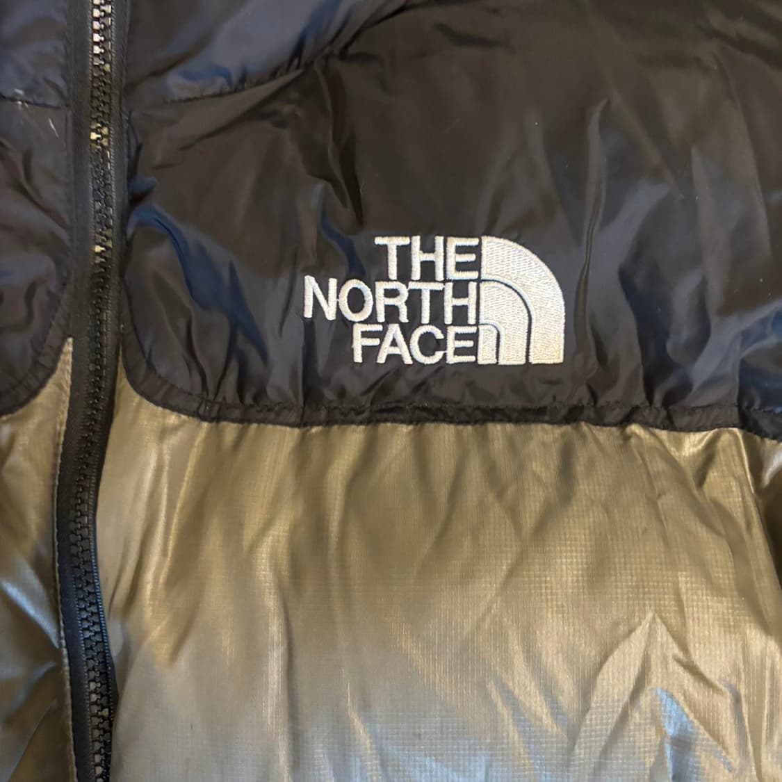 노스페이스 눕시 700 패딩 실버 그레이 상품이미지2