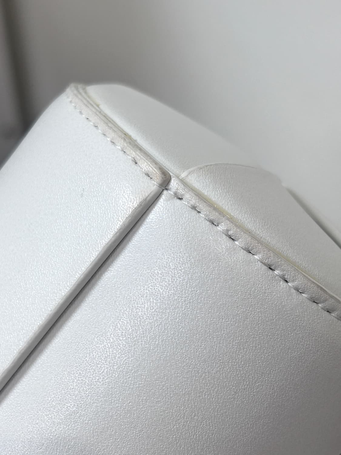 보테가 베네타 카네트 화이트 원통백 상품이미지3