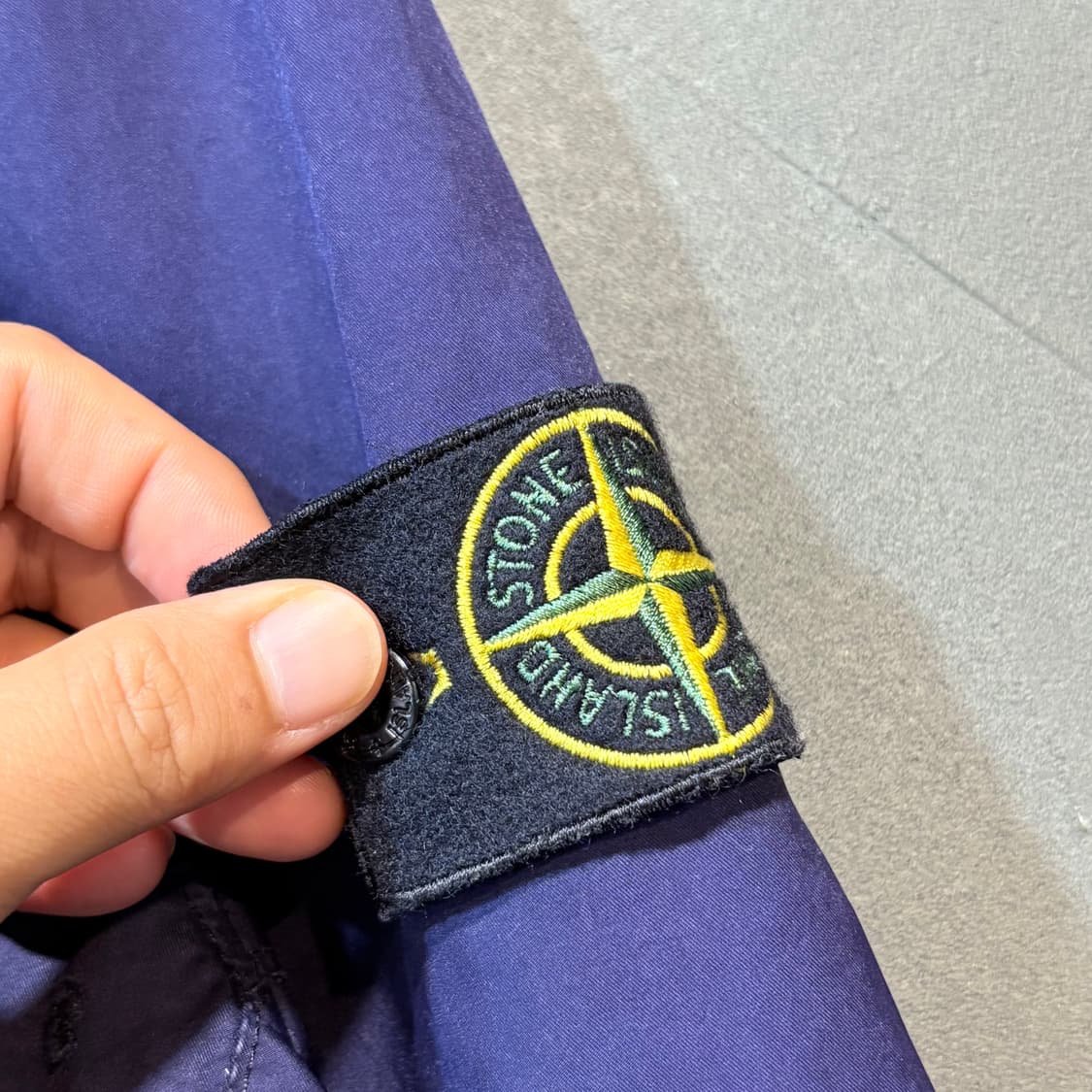 [L] STONE ISLAND 스톤 아일랜드 네이비 나일론 트렌치 코트 상품이미지3