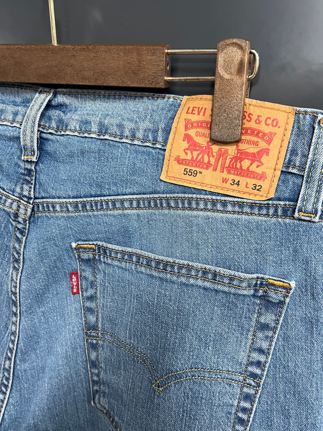 Levis 리바이스 559 릴렉스드 스트레이트핏 연청 데님 팬츠 상품이미지3