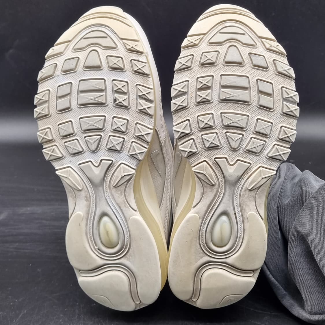 나이키 에어맥스97트리플화이트 여성운동화240 상품이미지3