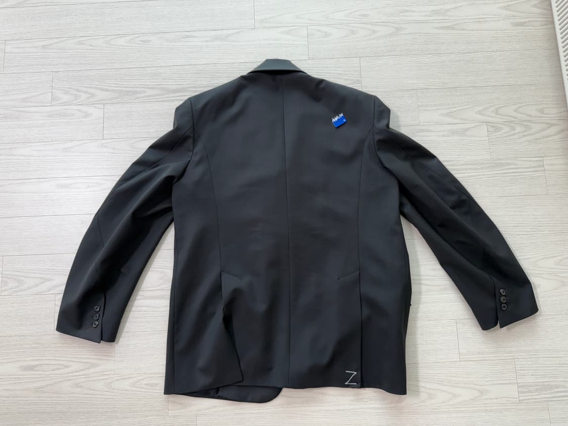 자라 아더에러 블레이저 블랙 M 사이즈 판매합니다. 상품이미지3