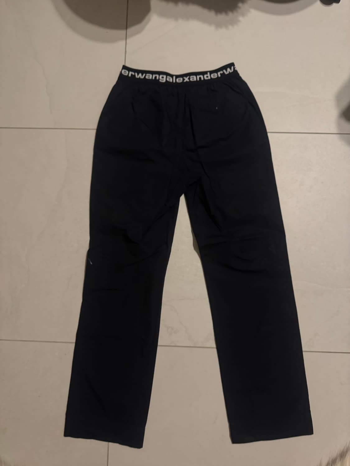 알렉산더 왕 코튼 로고 엘라스틱 플리츠 팬츠 블랙 상품이미지4