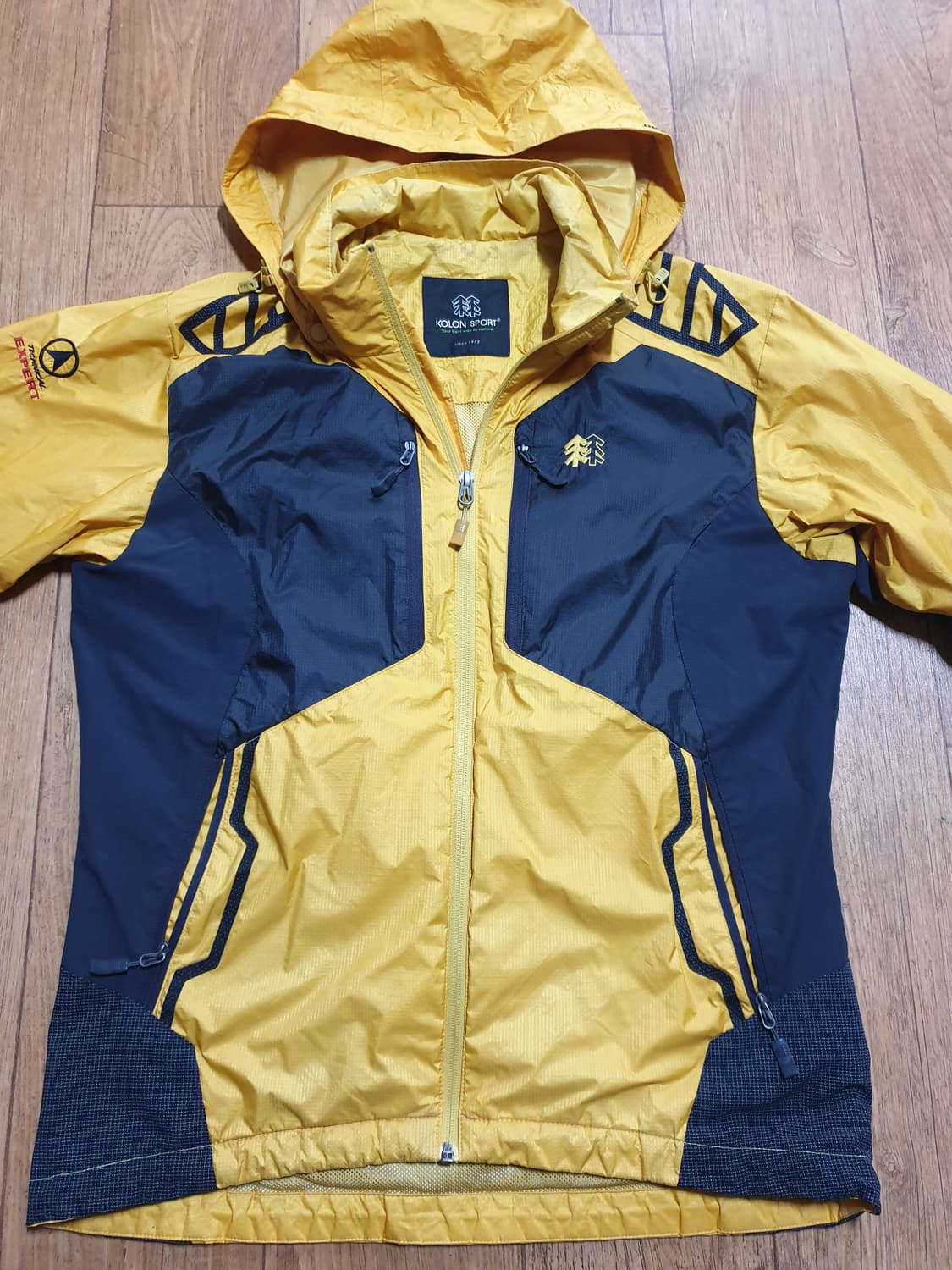 1119 코오롱 아웃도어 바람막이 95사이즈입니다 상품이미지1