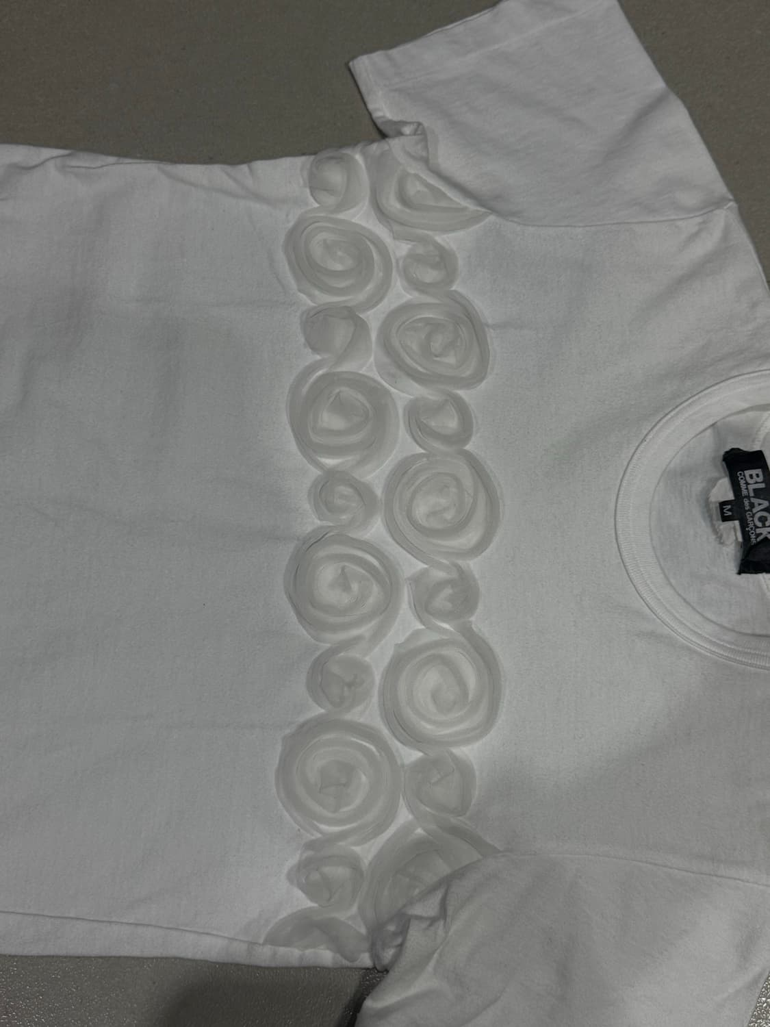 2015 꼼데가르송 입체 쉬폰 장미 디테일 반팔 티셔츠 상품이미지2