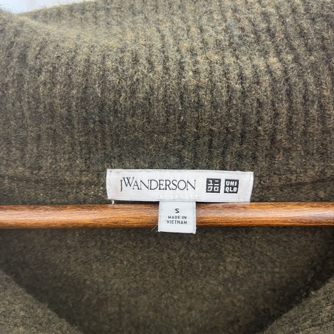 유니클로 X JW앤더슨 수플레얀 반집업 말차카키 니트 S C10497 상품이미지5