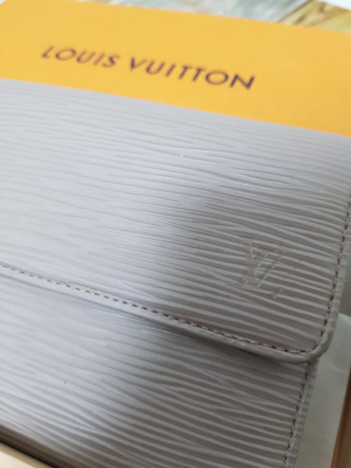 [정품] 루이비통 에피 장지갑 그레이 상품이미지4