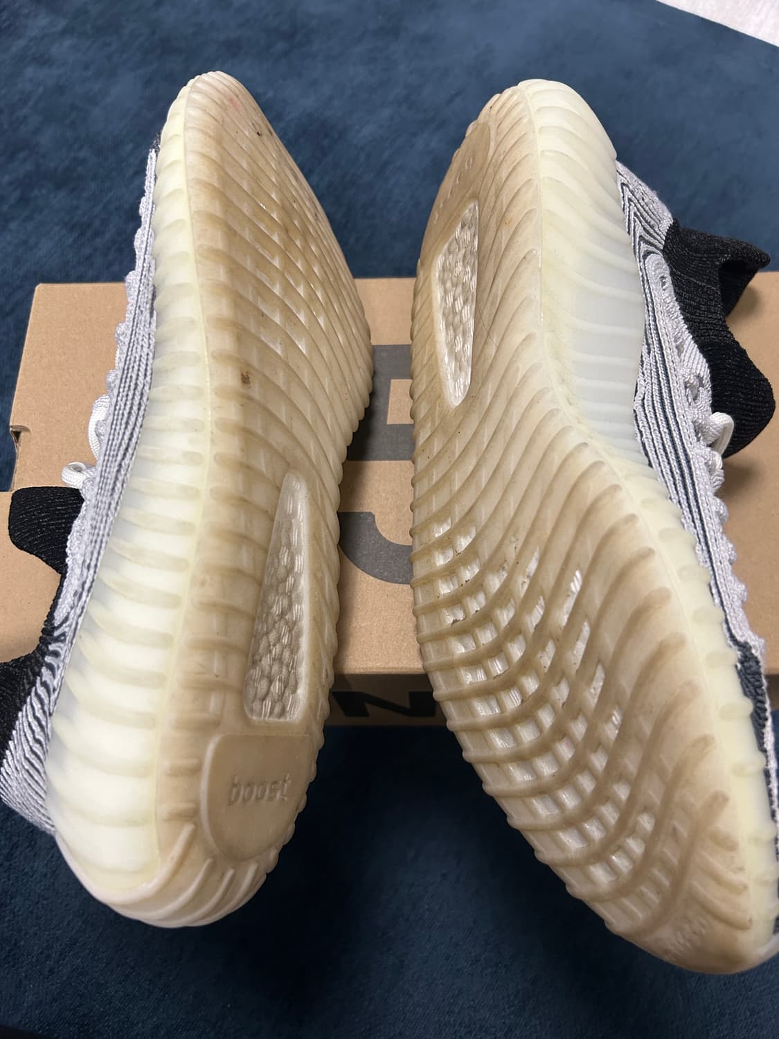 아디다스 이지부스트 350 V2 상품이미지3