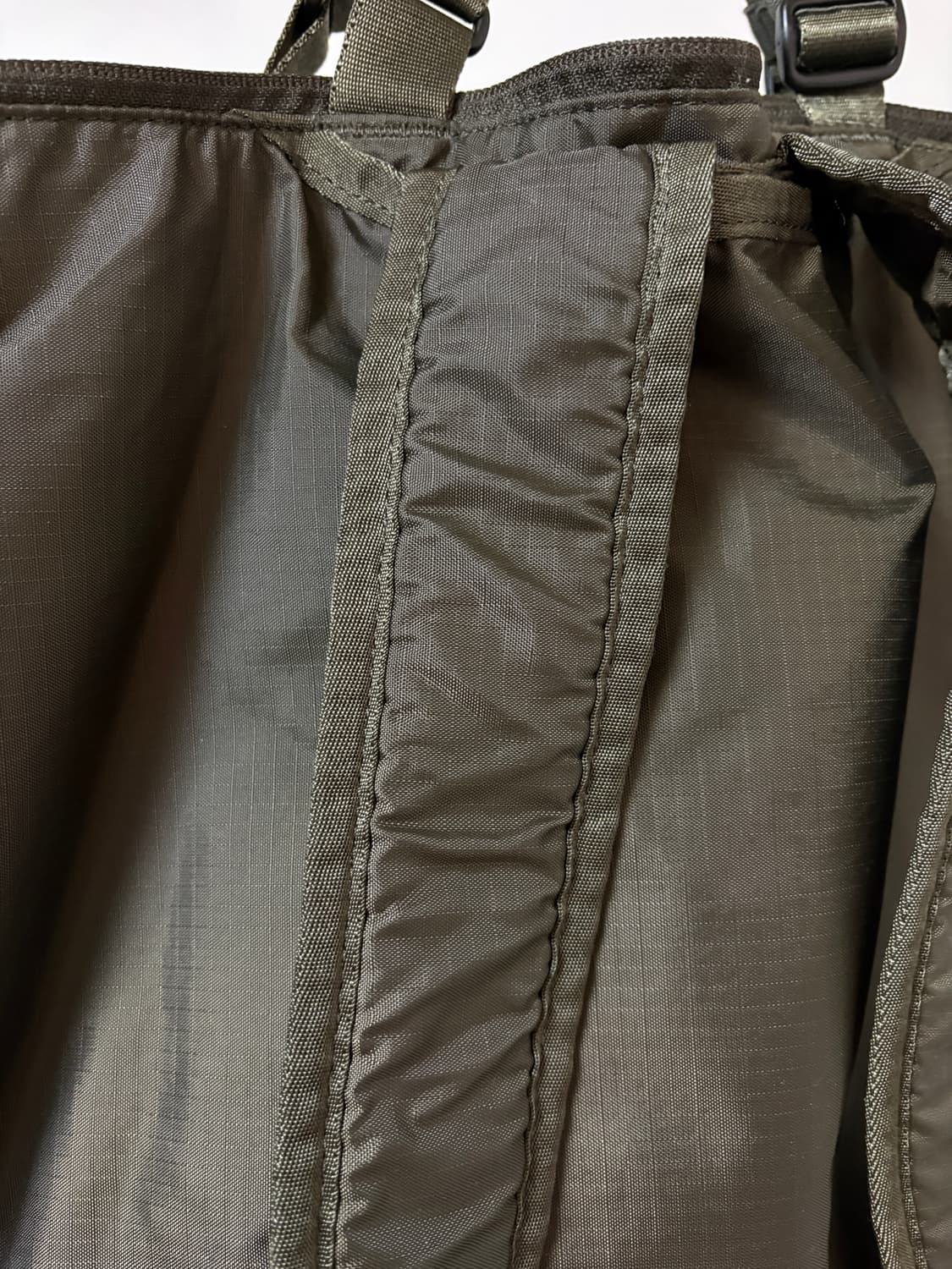 유니클로 유니포터 유틸리티 투웨이백 초기버전 올리브 카키 상품이미지3