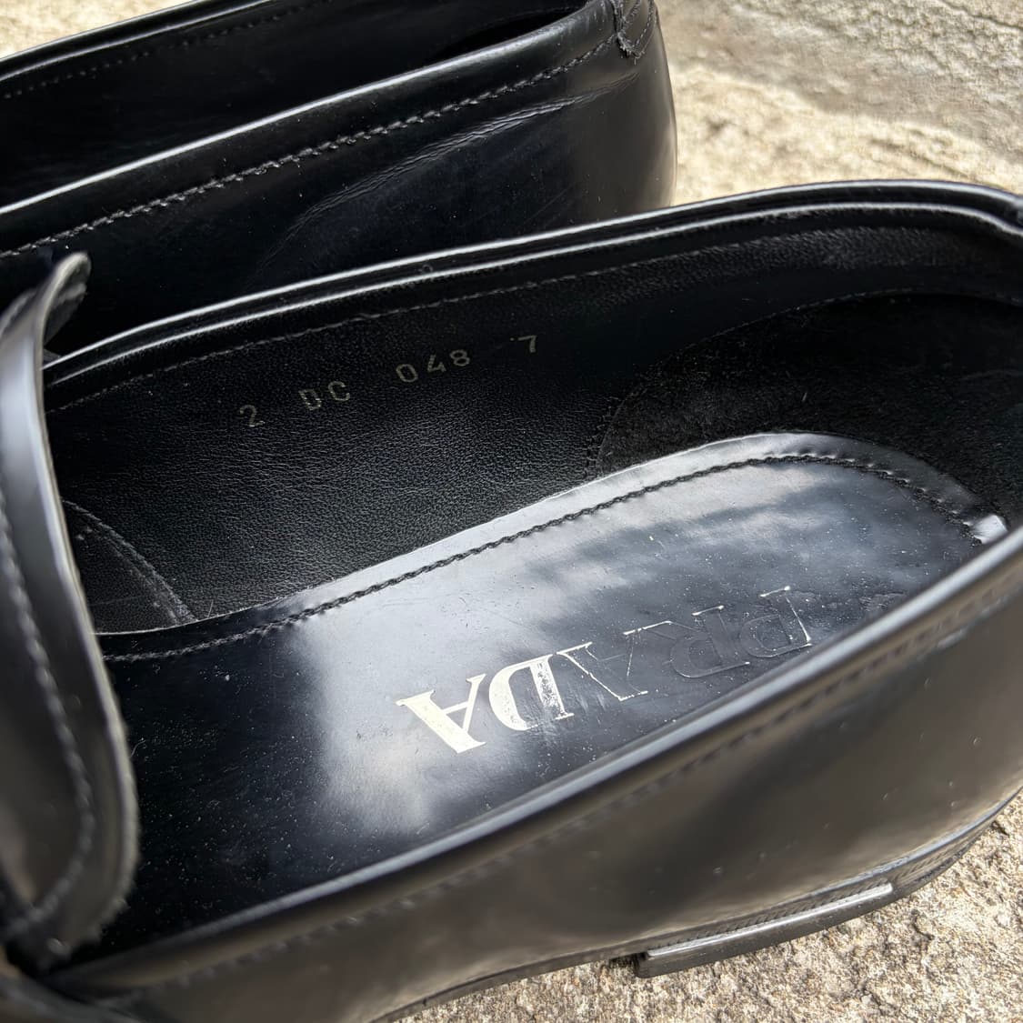 프라다 스트랩 버클 로퍼 상품이미지4