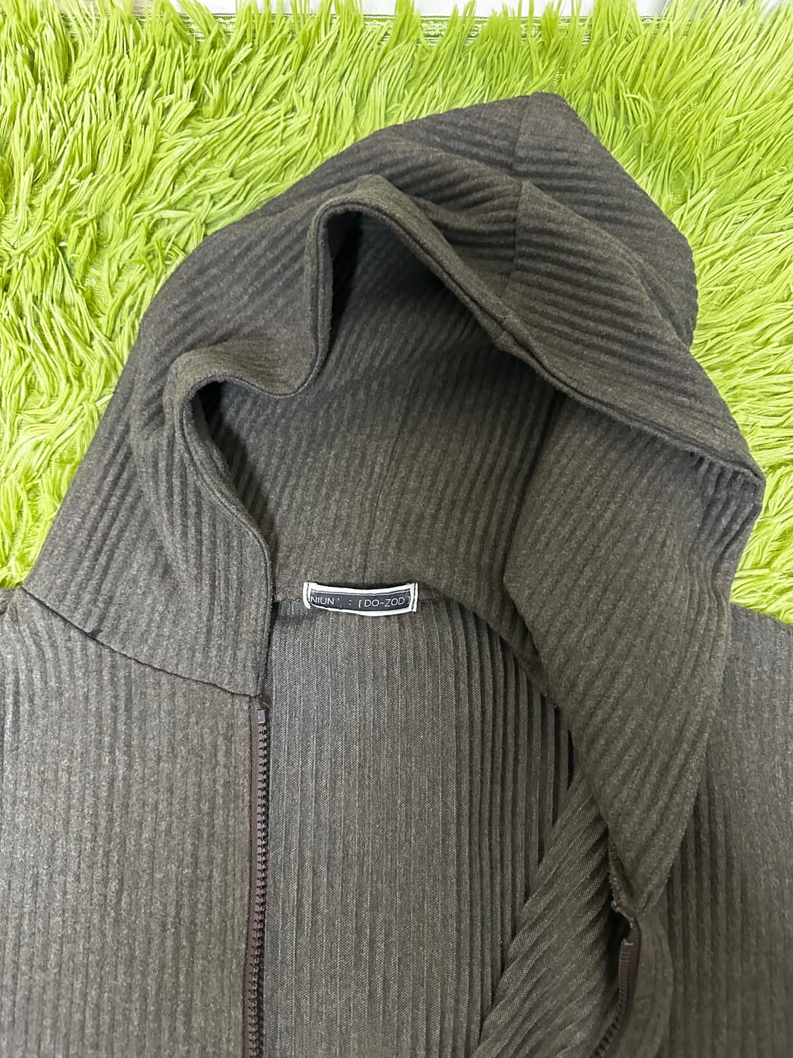 이세미야케 옴므플리스 맛 후드집업 상품이미지2