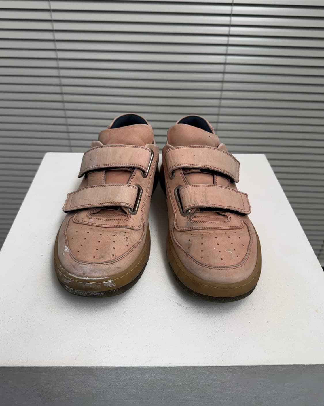 아크네 스튜디오 더스트 핑크 페리 스니커즈 상품이미지2