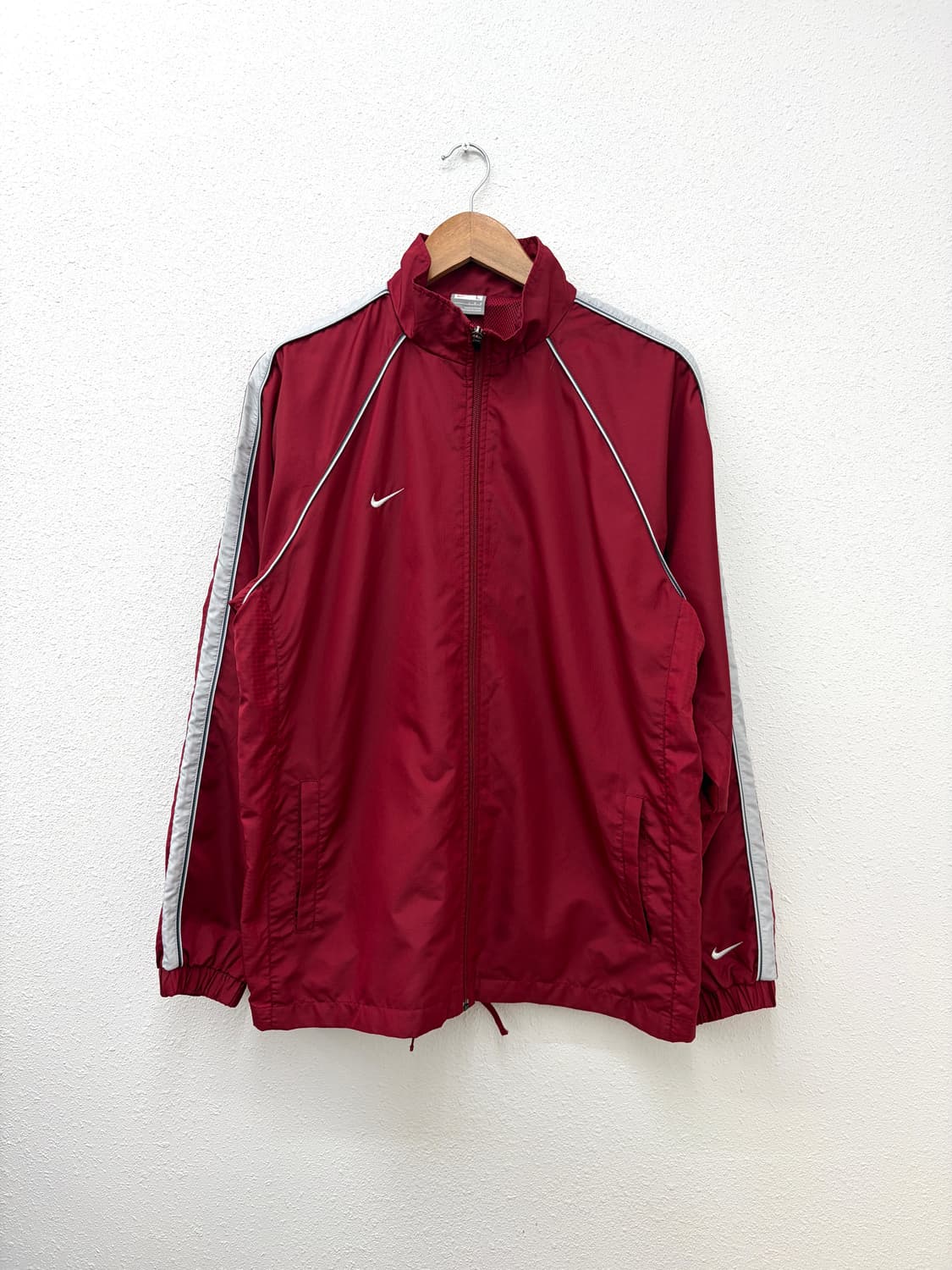 나이키 레드 매쉬 윈드브레이커 상품이미지1