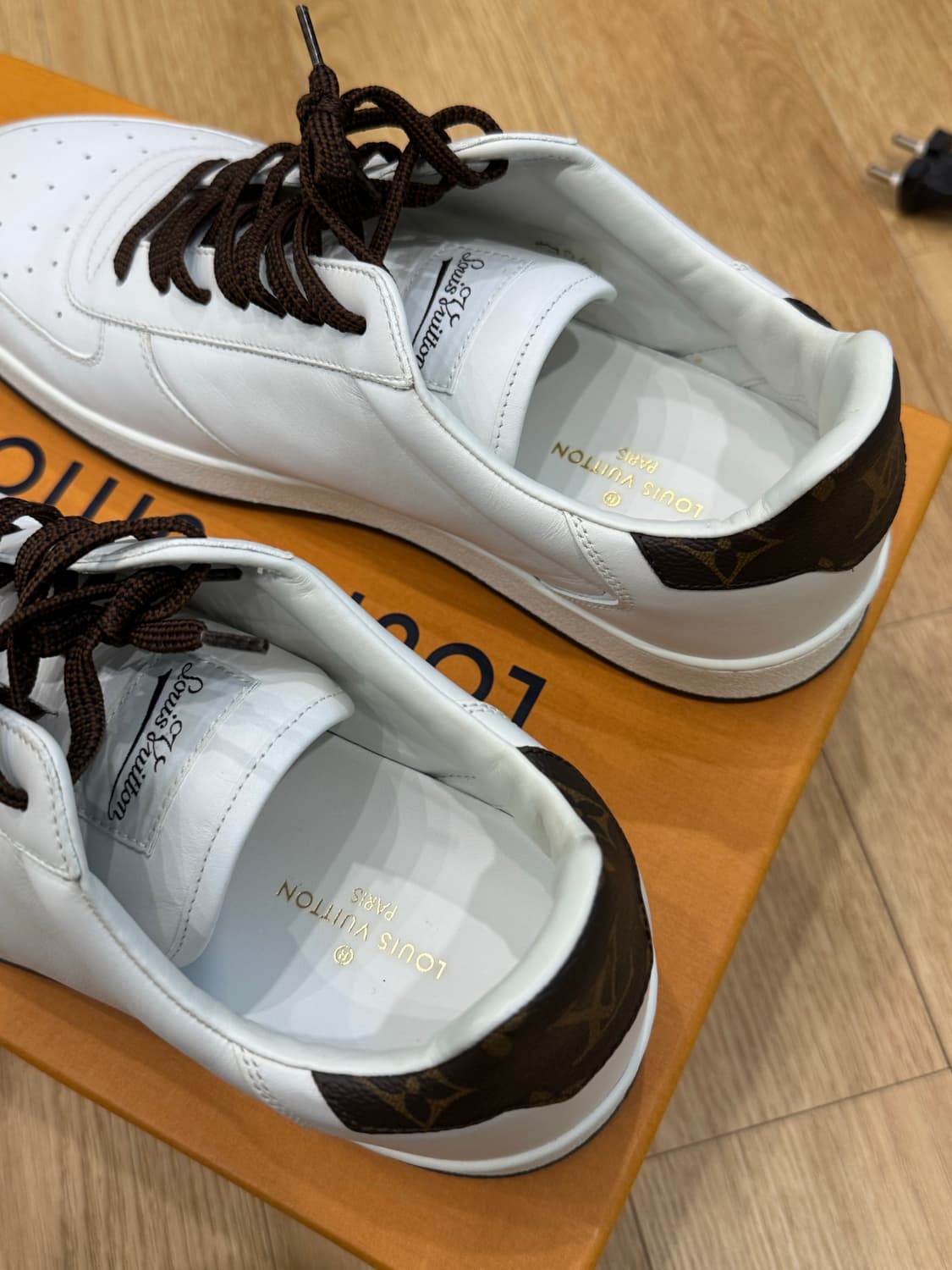루이비통 로우탑 스니커즈 상품이미지3