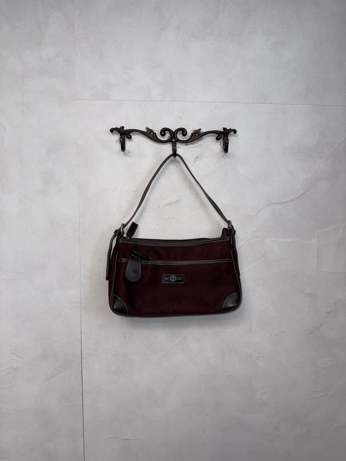 Nicole dark brown suede shoulder bag 상품이미지1