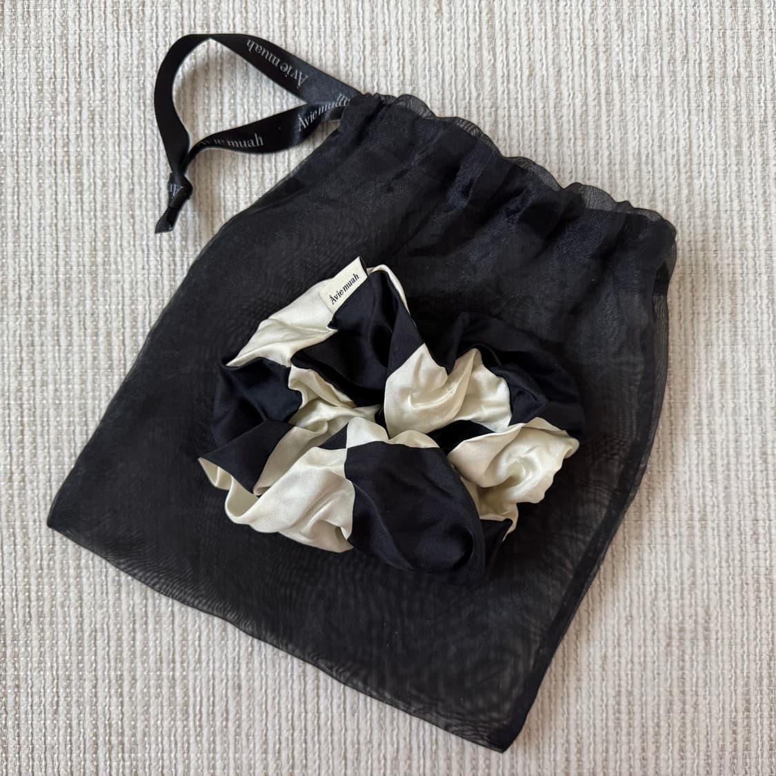 아비에무아 체커드 실크 스크런치 상품이미지3