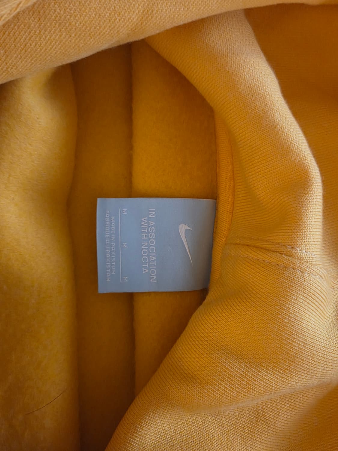 신품급_나이키 녹타 에센셜 후드 유니버시티 골드 M사이즈 기모버전 상품이미지4