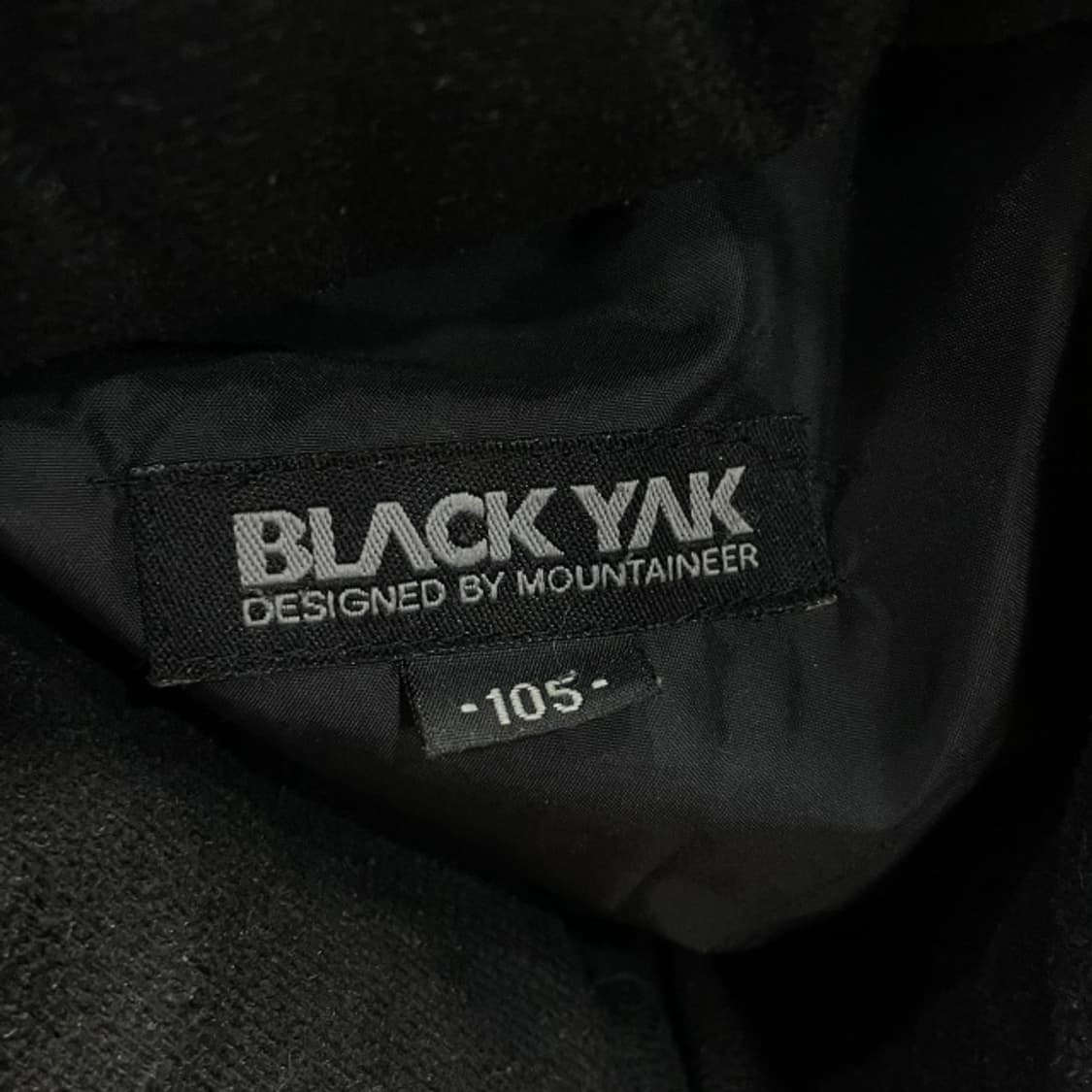 105 블랙야크 유광 패딩 상품이미지3