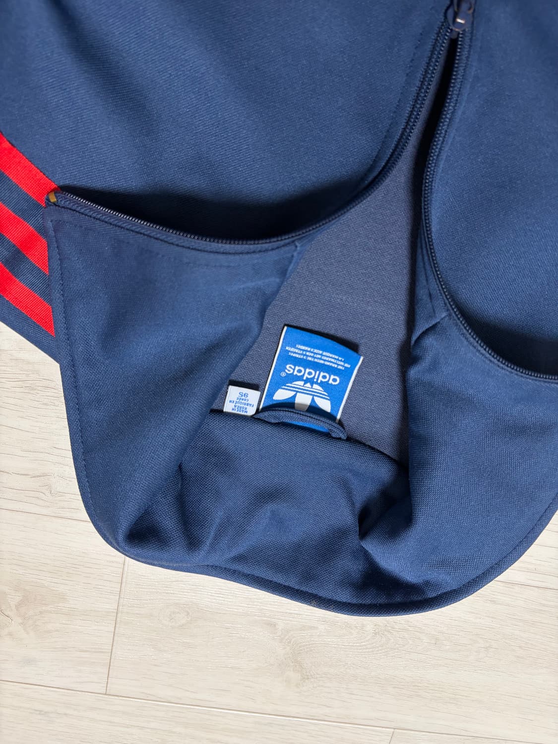 아디다스 남색 빨강 져지 상품이미지2