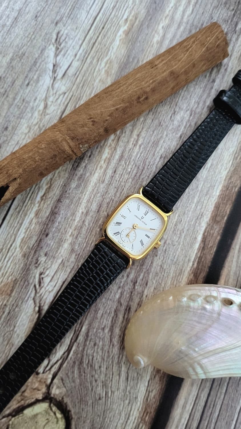 [특가상품]정품 유니버셜 제네브 스몰 세컨즈 클래식 드레스 쿼츠 시계 상품이미지1