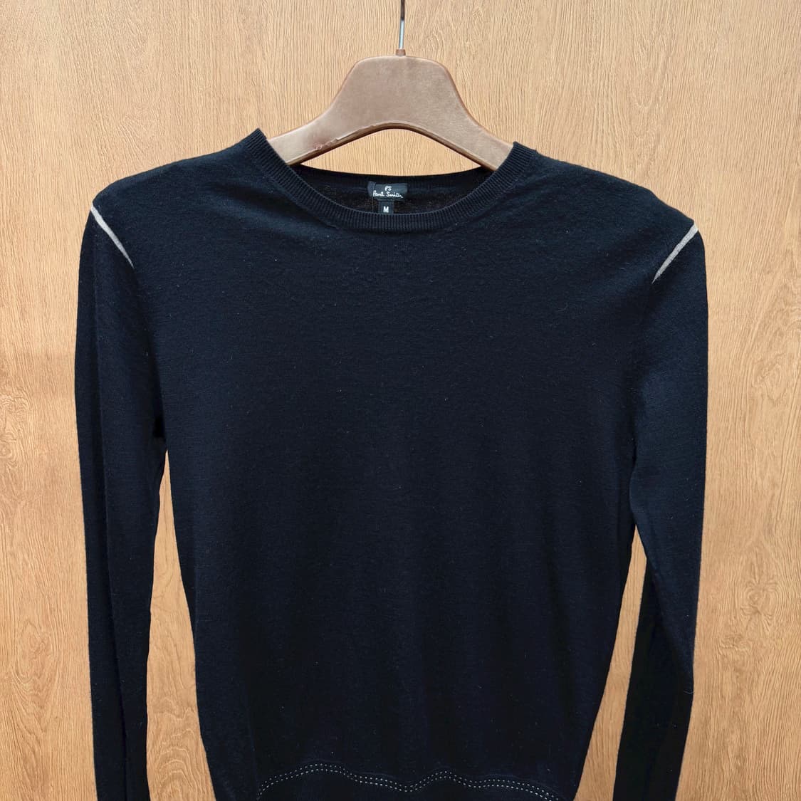 폴스미스 PS 라운드넥 긴팔 니트 숄더 배색 라인 디테일 레귤러핏 블랙 상품이미지4