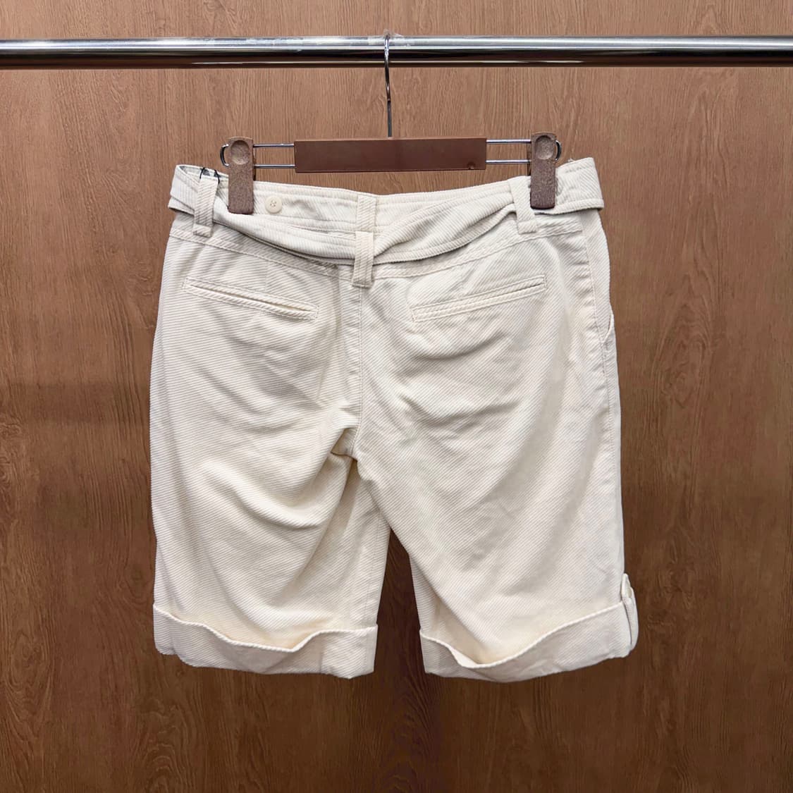 버버리 블루 라벨 골덴 하프 팬츠 버튼 롤업 디테일 레귤러핏 아이보리 상품이미지3