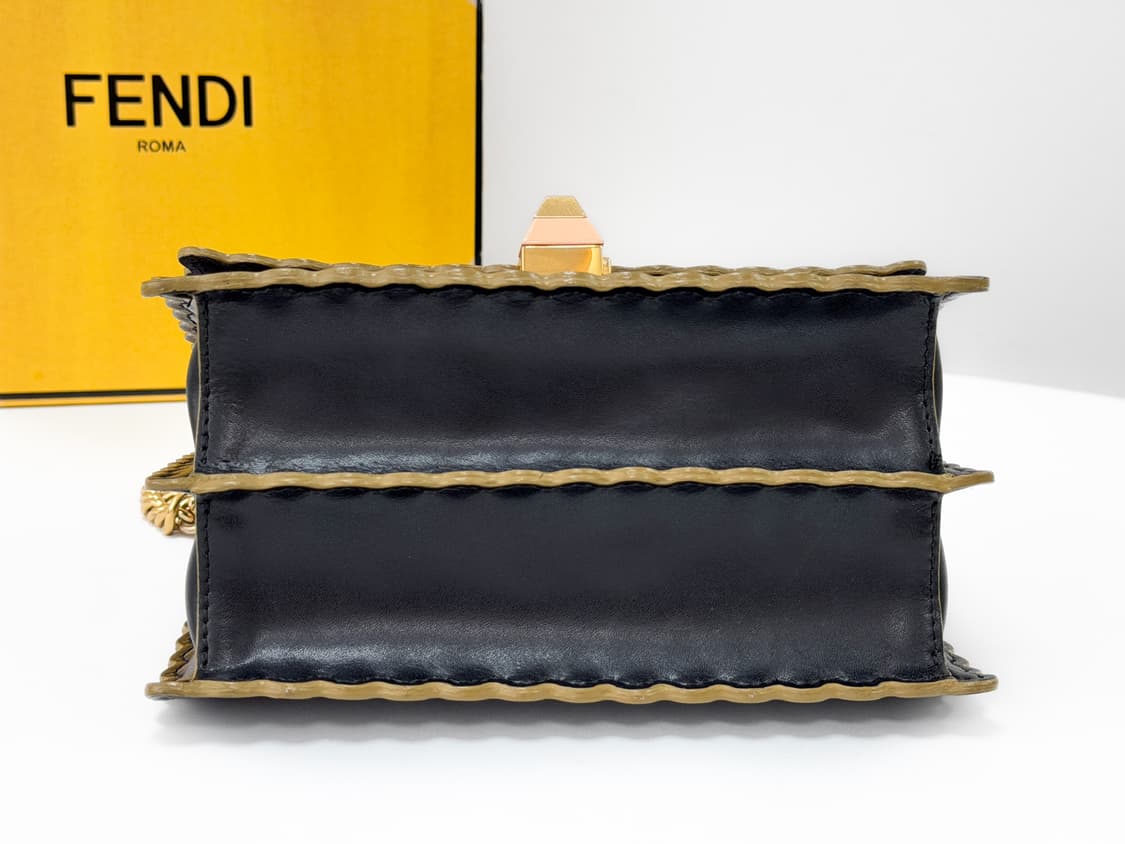 펜디 칸 아이 스몰 스캘럽 체인 숄더백 상품이미지6