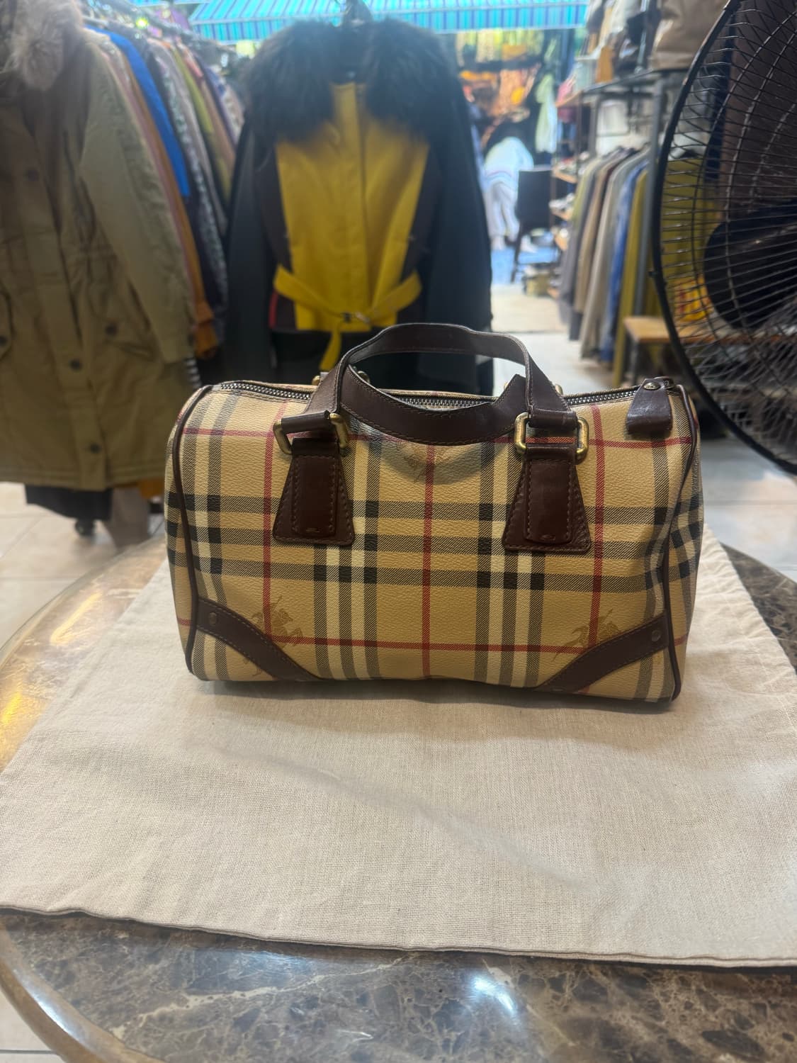 정품 버버리 노바체크 토트백 팝니다 상품이미지1