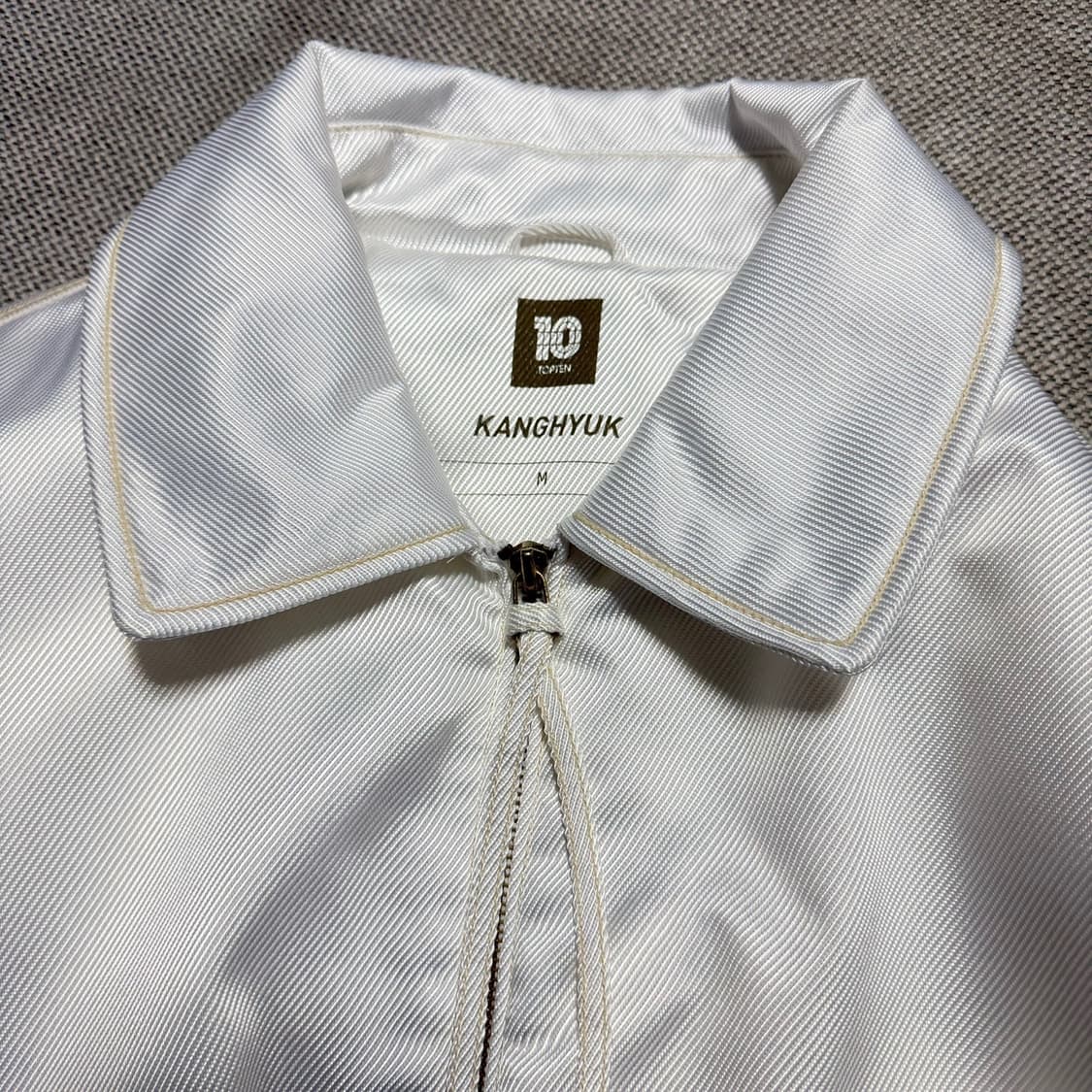 탑텐 x 강혁 화이트 봄버 자켓 상품이미지3