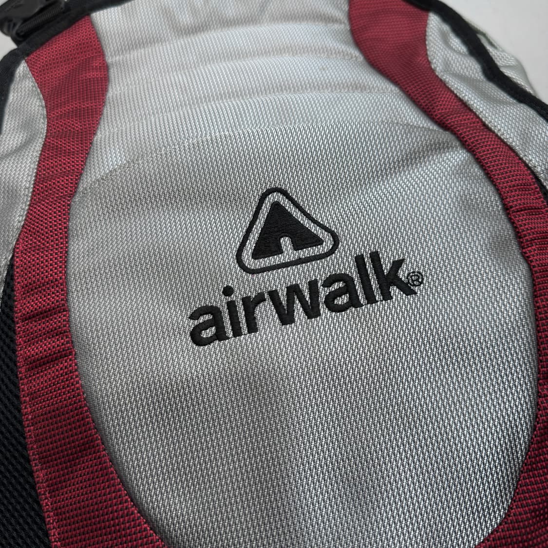 에어워크 고프코어 실버 레드 배색 테크니컬 백팩 상품이미지4