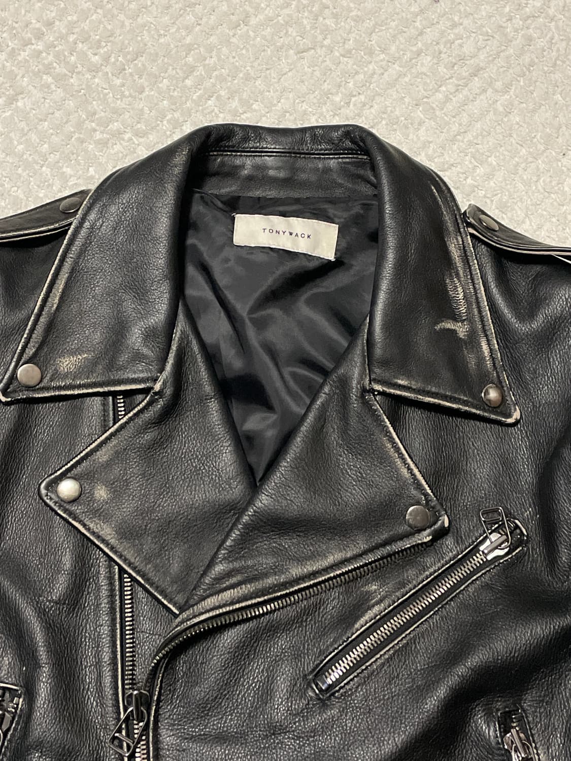 TONYWACK 토니웩 웨스턴 무드 카우라이드 소가죽 데미지드 워싱 레더 상품이미지4