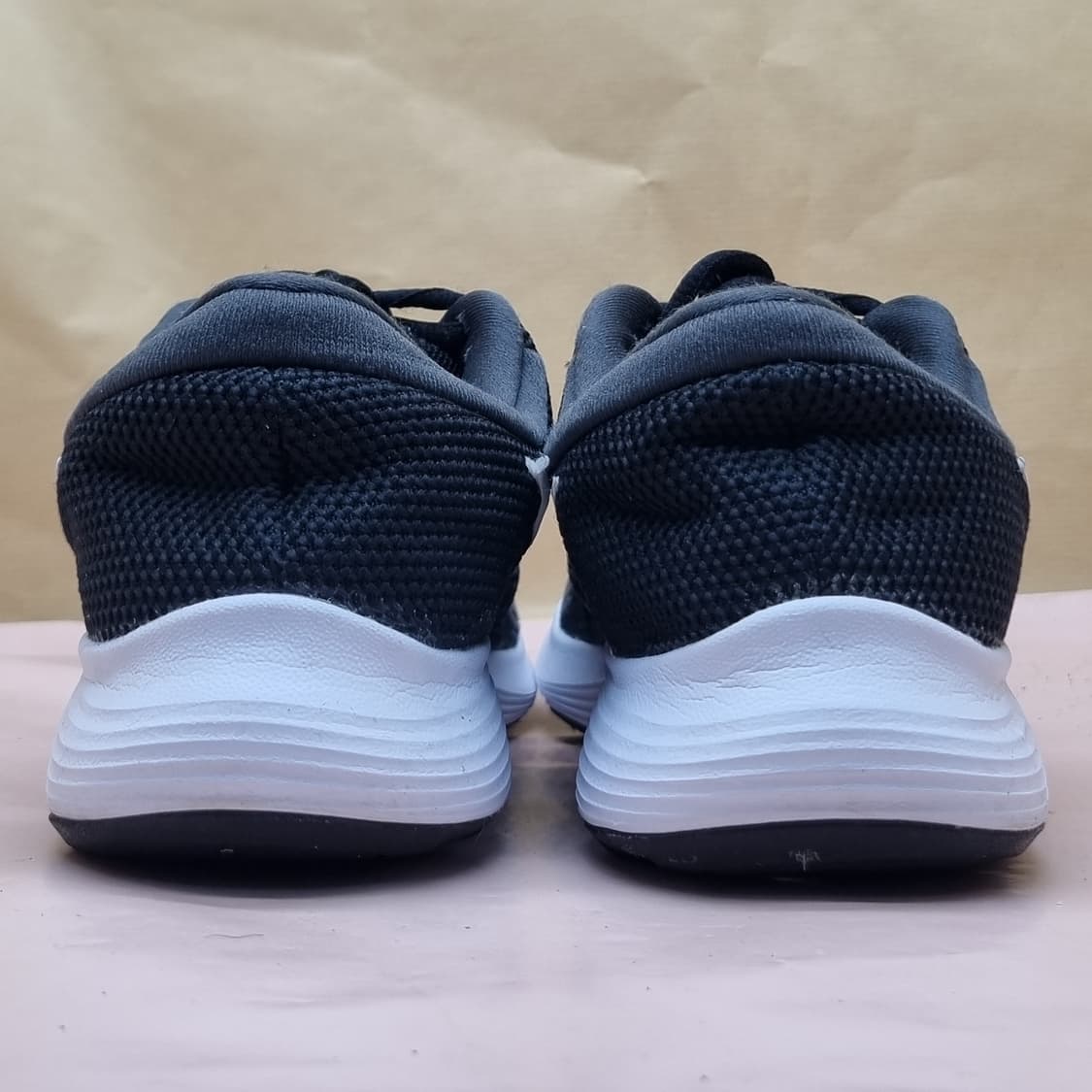 나이키 레볼루션4  런닝화 250 상품이미지4