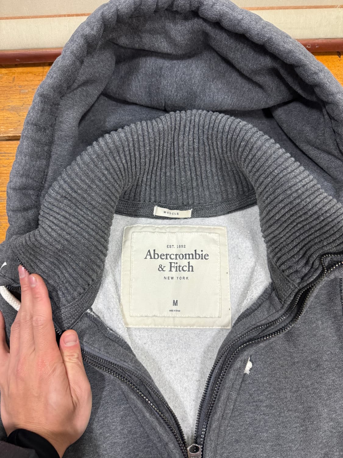 아베크롬비 넥폴라 후드집업 사이즈M 깨끗해요 상품이미지2