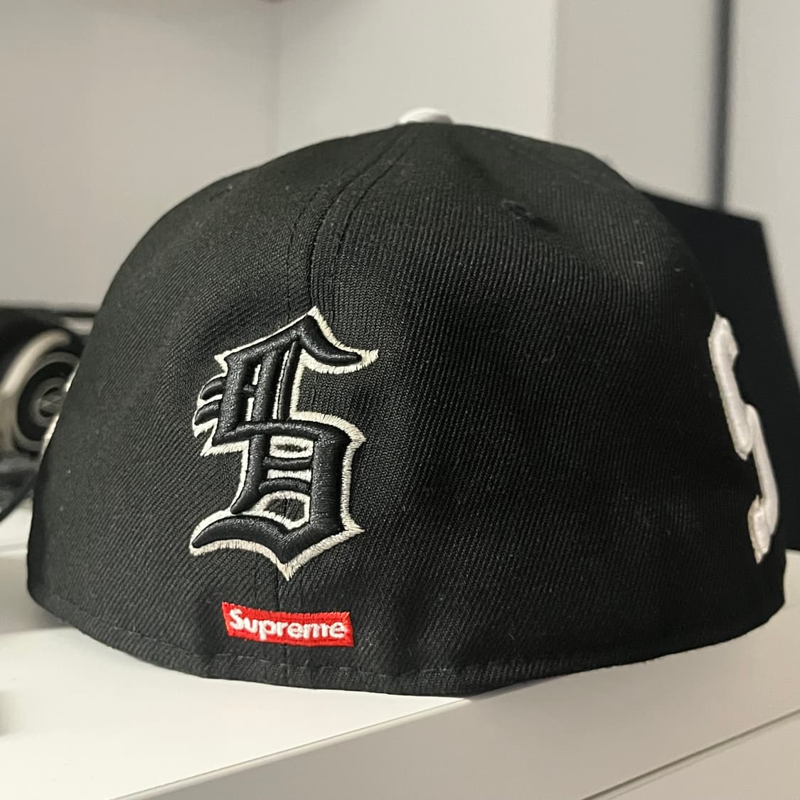 슈프림 뉴에라 멀티 s 로고 블랙 25ss 상품이미지2