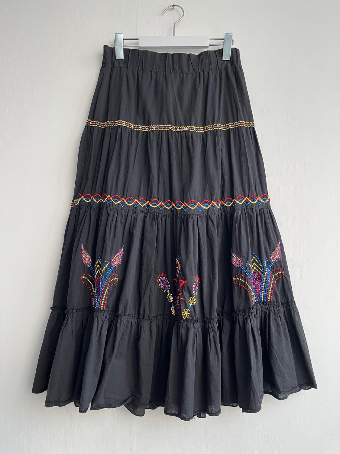 블랙 자수 레이스 롱 스커트 상품이미지1