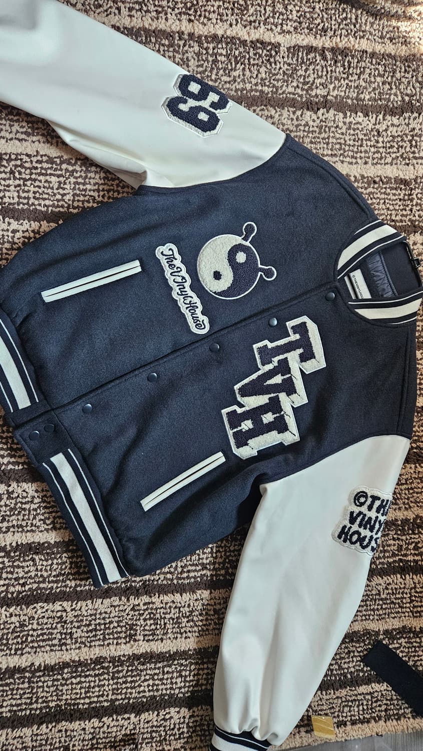(THEVINYLHOUSE) YIN YANG VARSITY JACKET 상품이미지1