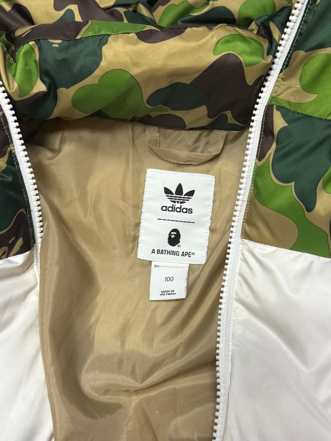 베이프 x 아디다스 콜라보 한정판 샤크 후드 카모 패딩 100 상품이미지4