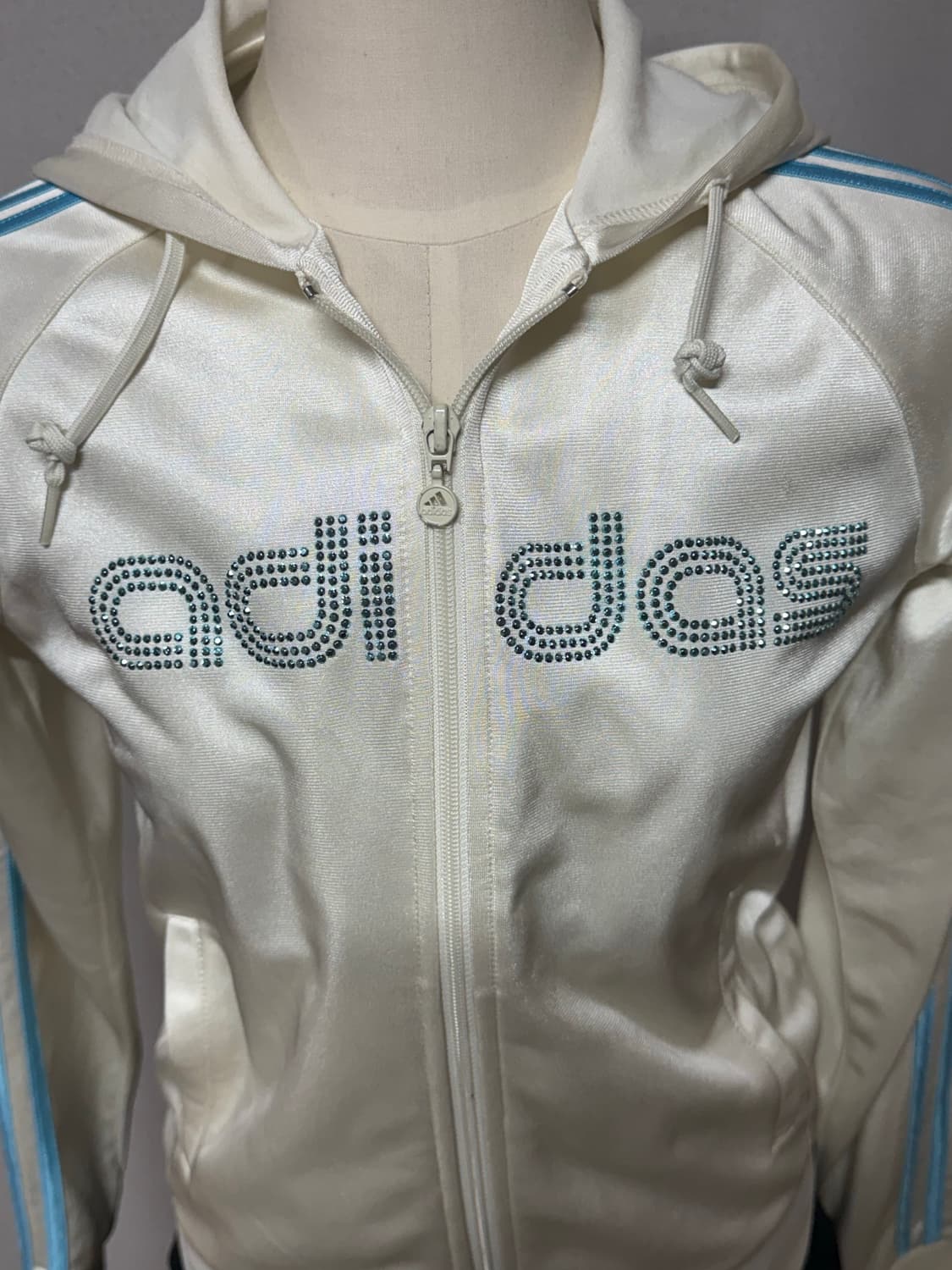 희귀) 아디다스 y2k 크림 유광 트랙 후드집업 삼선 져지 여성핏 상품이미지4