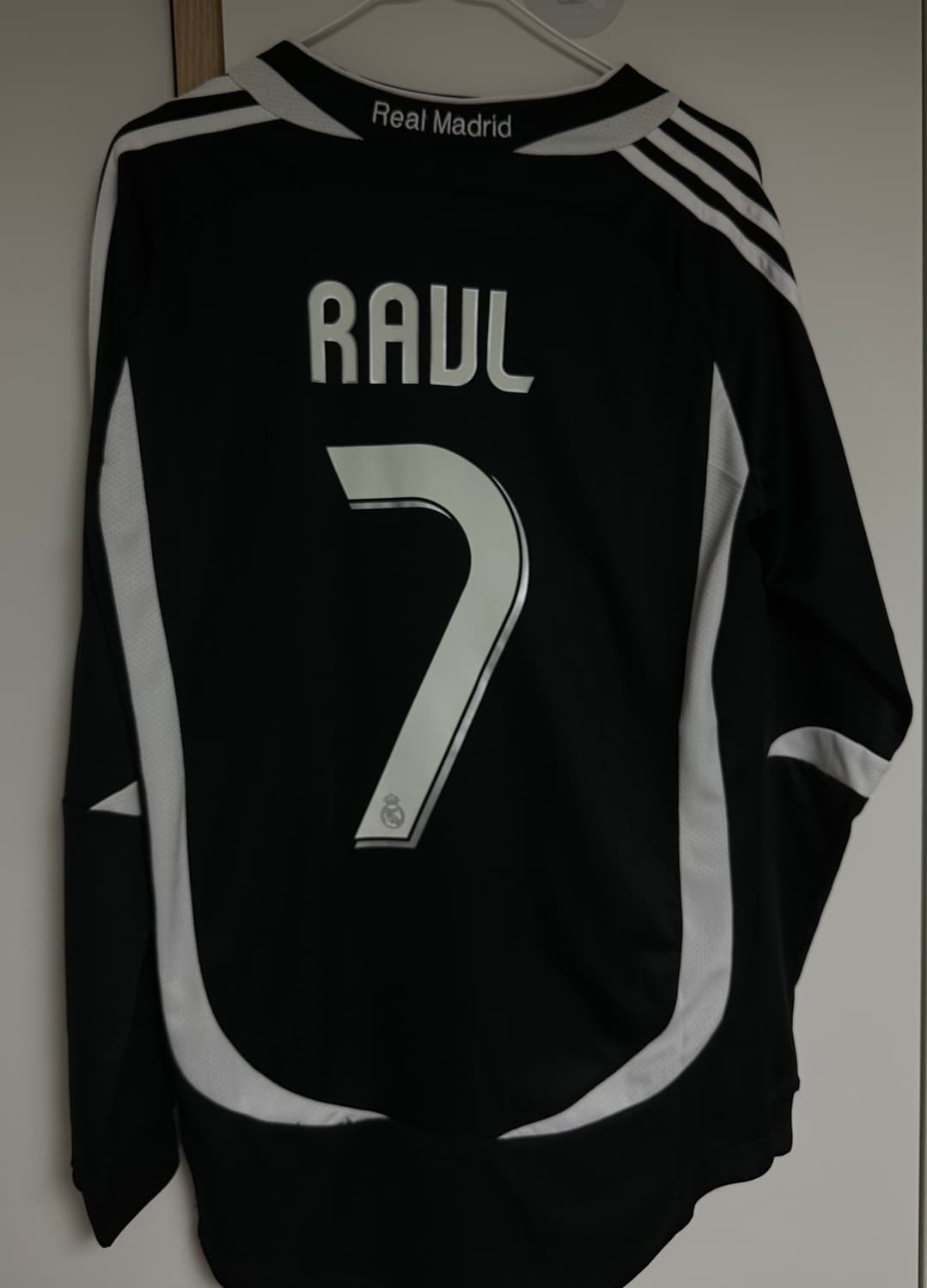 06-07 레알마드리드 어웨이 유니폼 긴팔(라울마킹) 상품이미지1