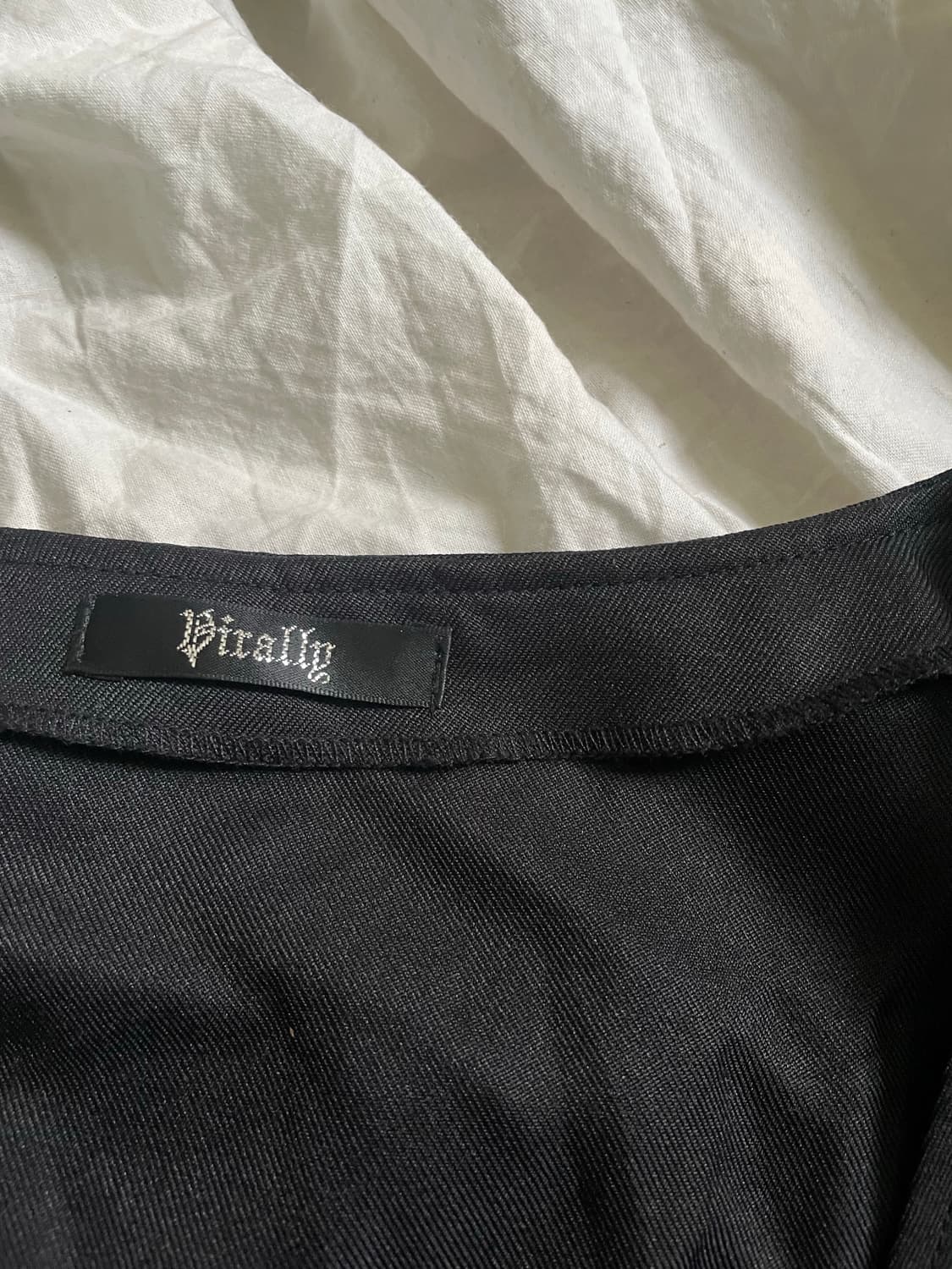 체인 디테일 브이넥 플리츠 미니원피스 상품이미지5