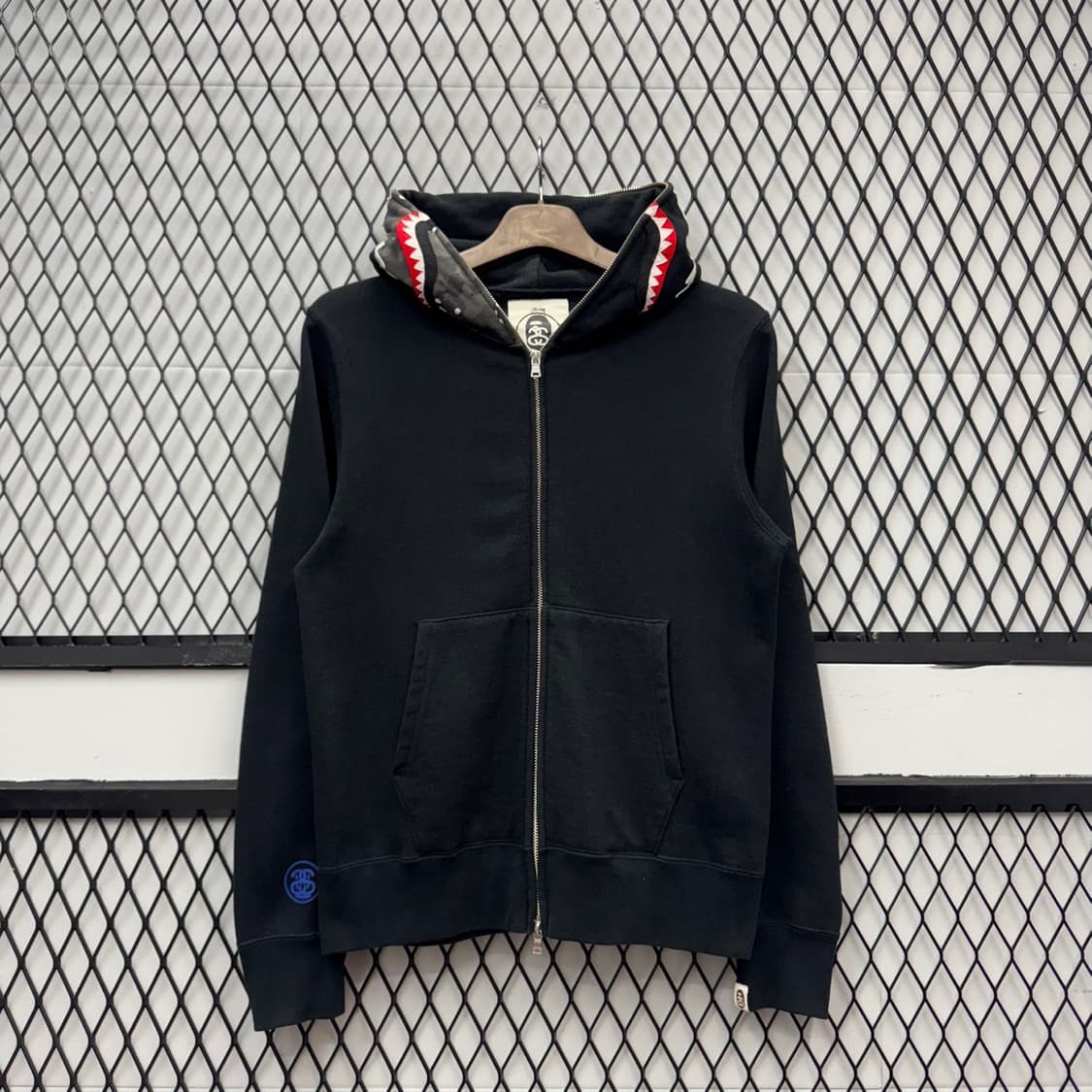 10F/W 베이프 X 스투시 샤크 후드 집업 30주년 기념 콜라보 블랙 상품이미지2