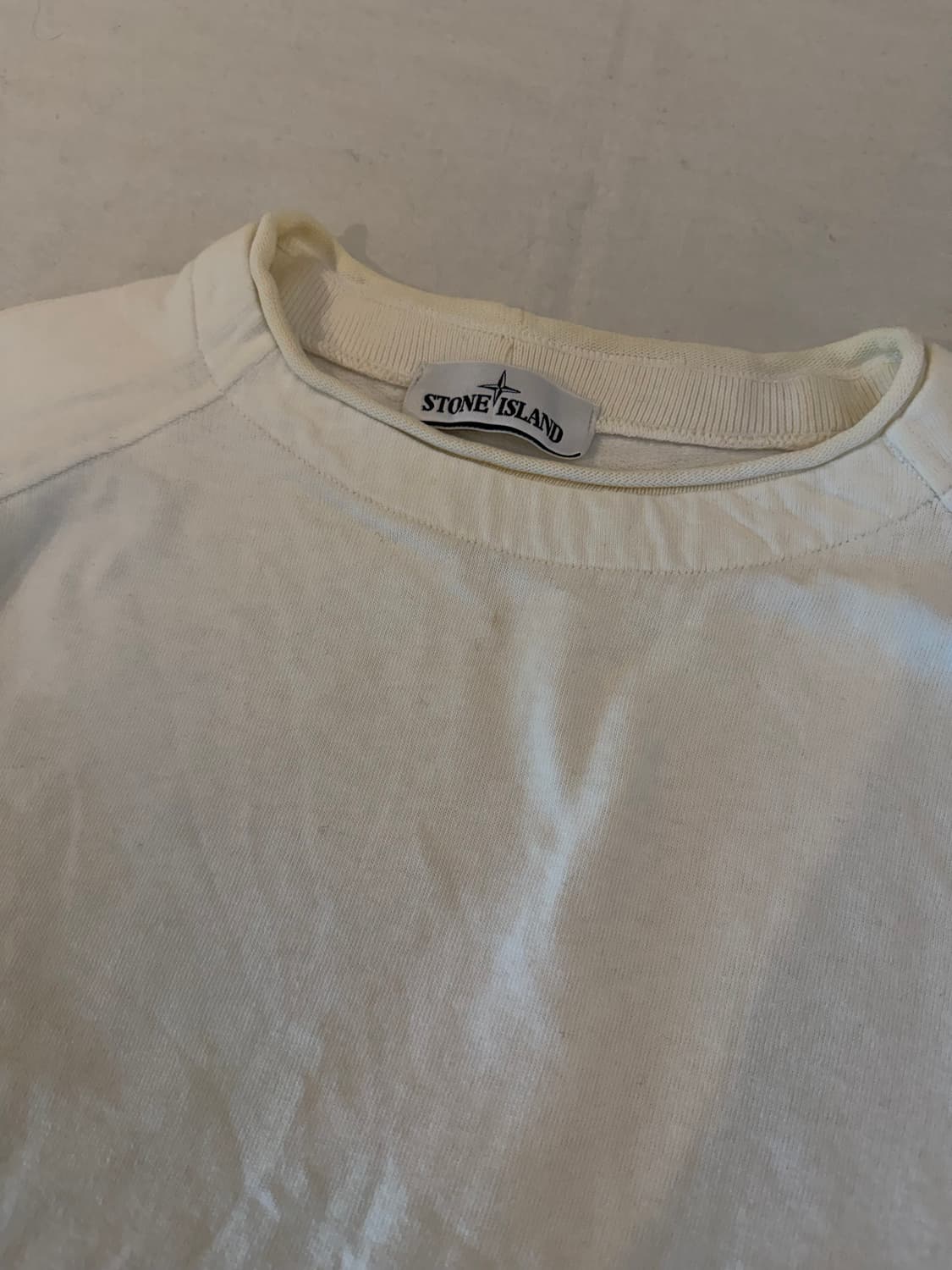 18FW 스톤아일랜드 맨투맨 스웻셔츠 화이트 상품이미지3
