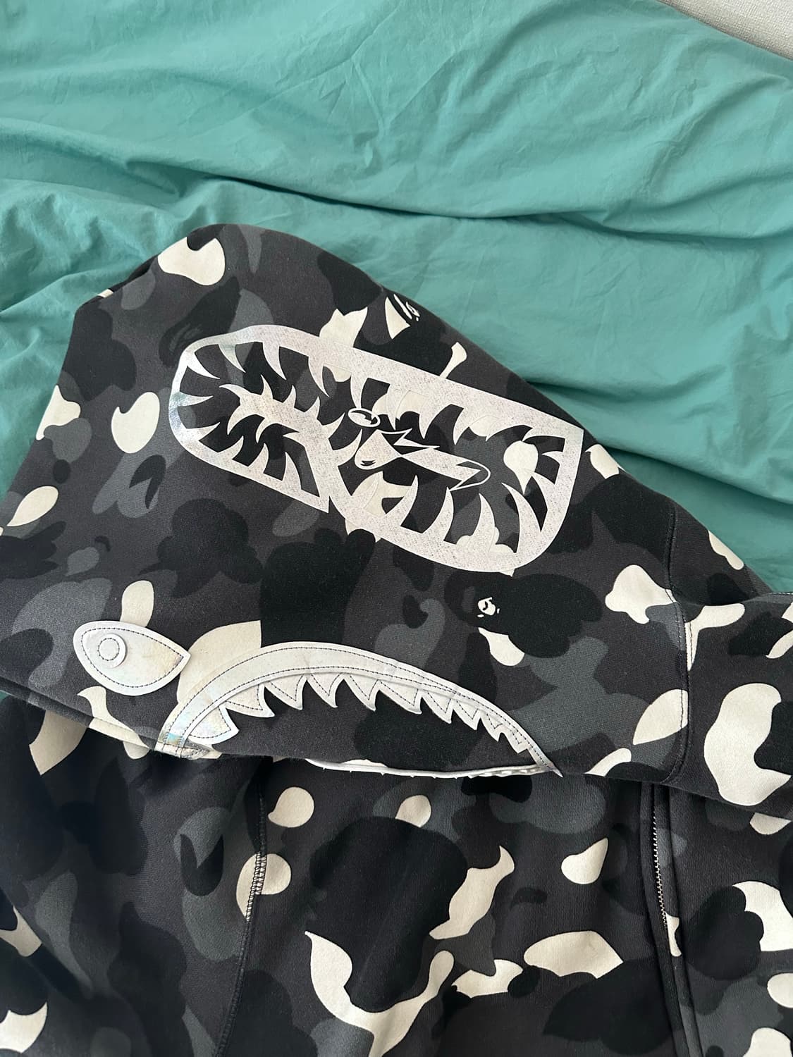 베이프 시티카모 샤크후드집업 상품이미지2