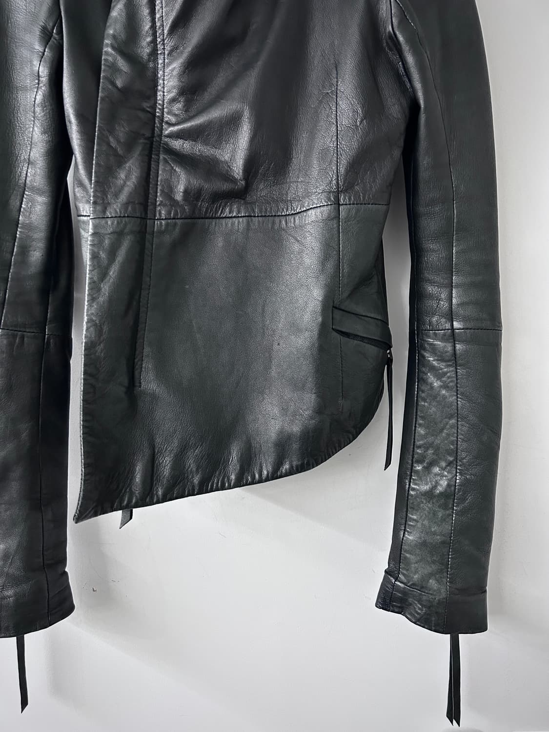 Ekam 비대칭 드레이프 하이넥 램스킨 자켓 상품이미지4