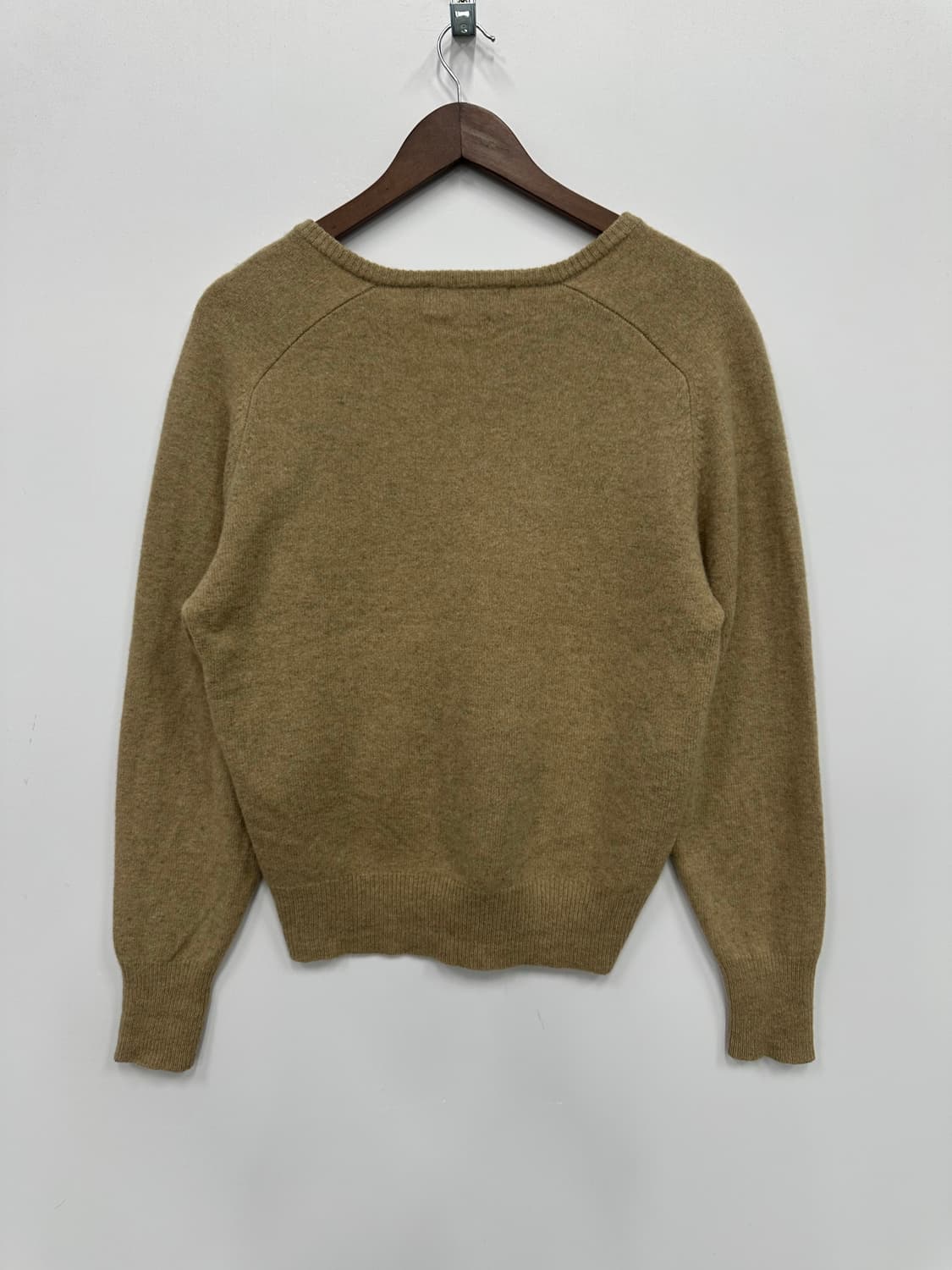 폴로 베이지 브이넥 니트  상품이미지4