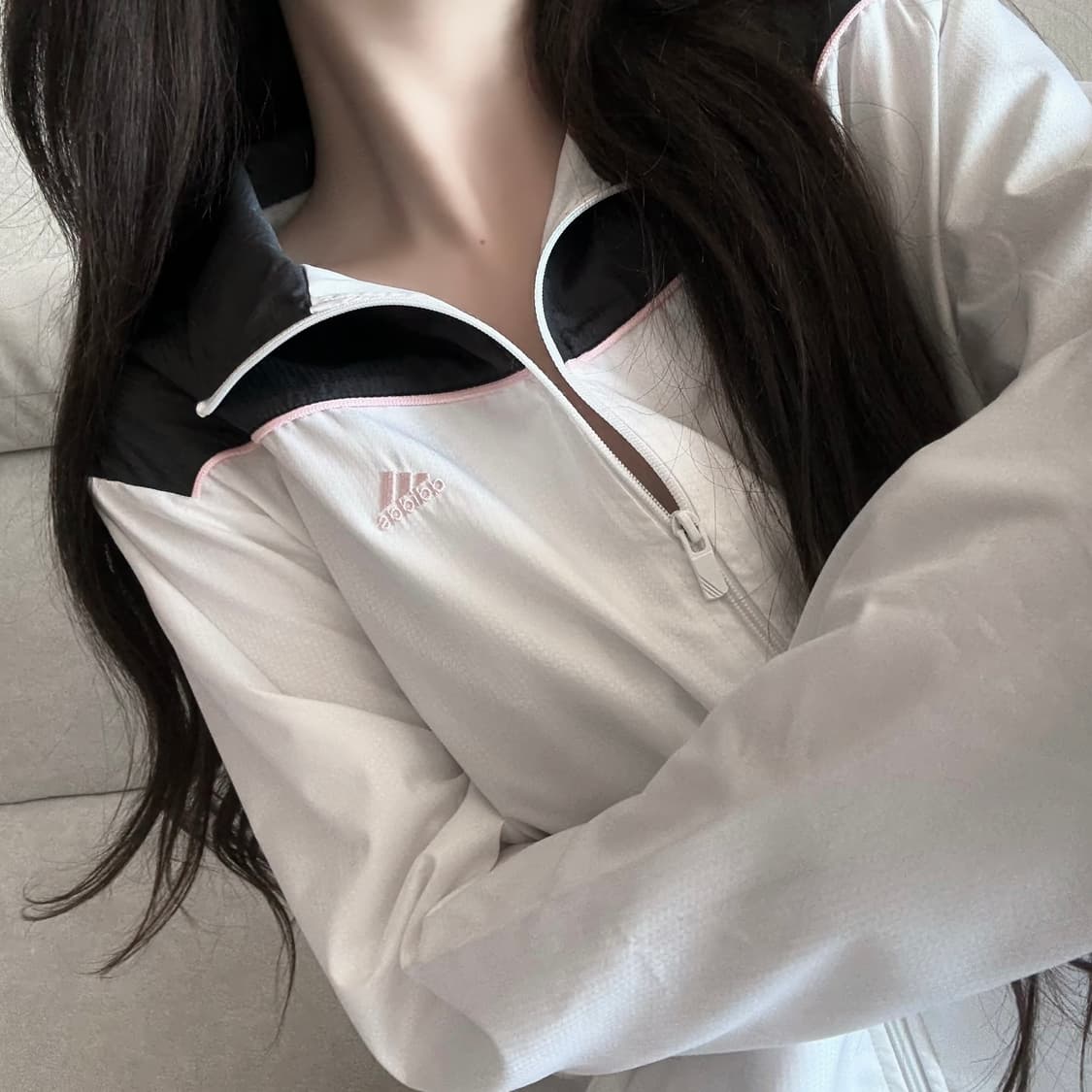 아디다스 차콜 화이트 핑크 바람막이 상품이미지1