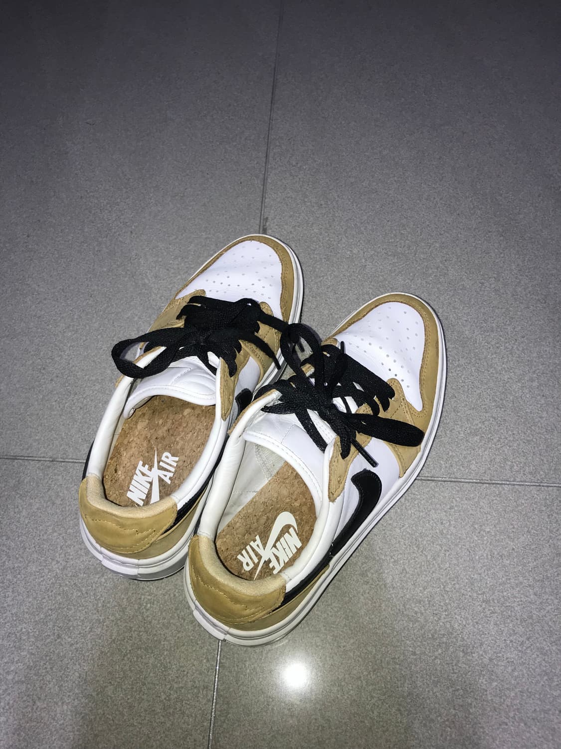 뉴욕매장구매!나이키 에어 조던 1 로우 흰/골드 230mm 상품이미지5