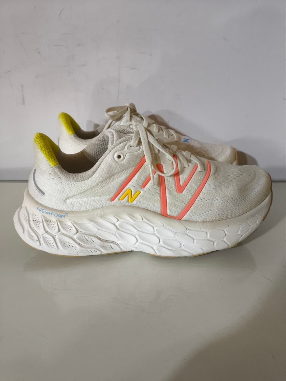 250mm 뉴발란스 프레쉬폼 X 모어 V4 런닝화  상품이미지2