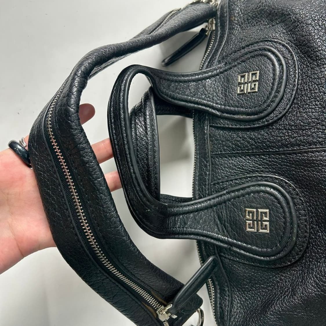 GIVENCHY 나이팅게일 블랙 그레인 소가죽 숄더백 상품이미지2