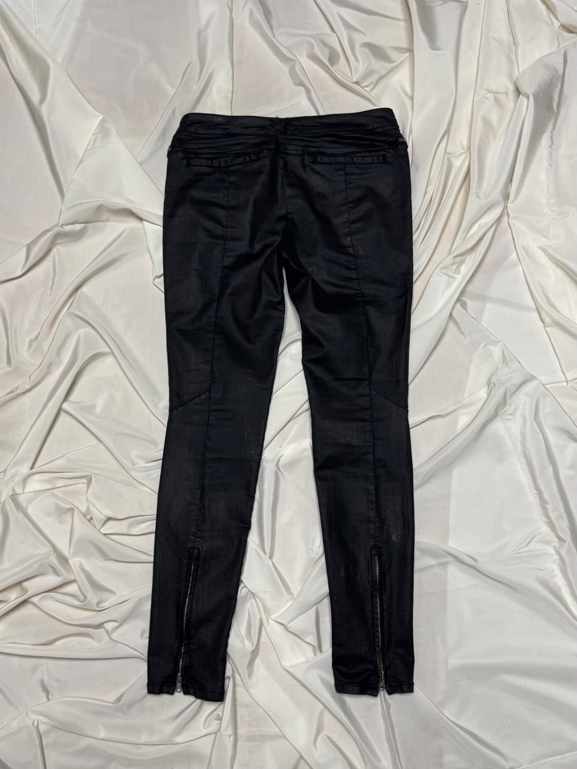 “SYSTEM” Coated Black Jeans 상품이미지3